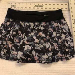 Lululemon floral pattern skirt